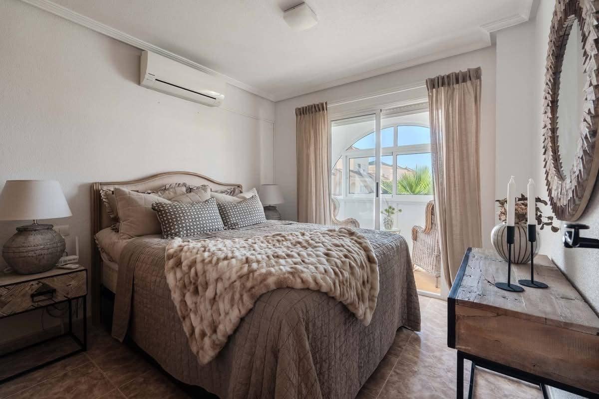 3 sypialnia Bungalow na sprzedaż w La Florida z basenem - 280 000 € (Ref: 9944162)