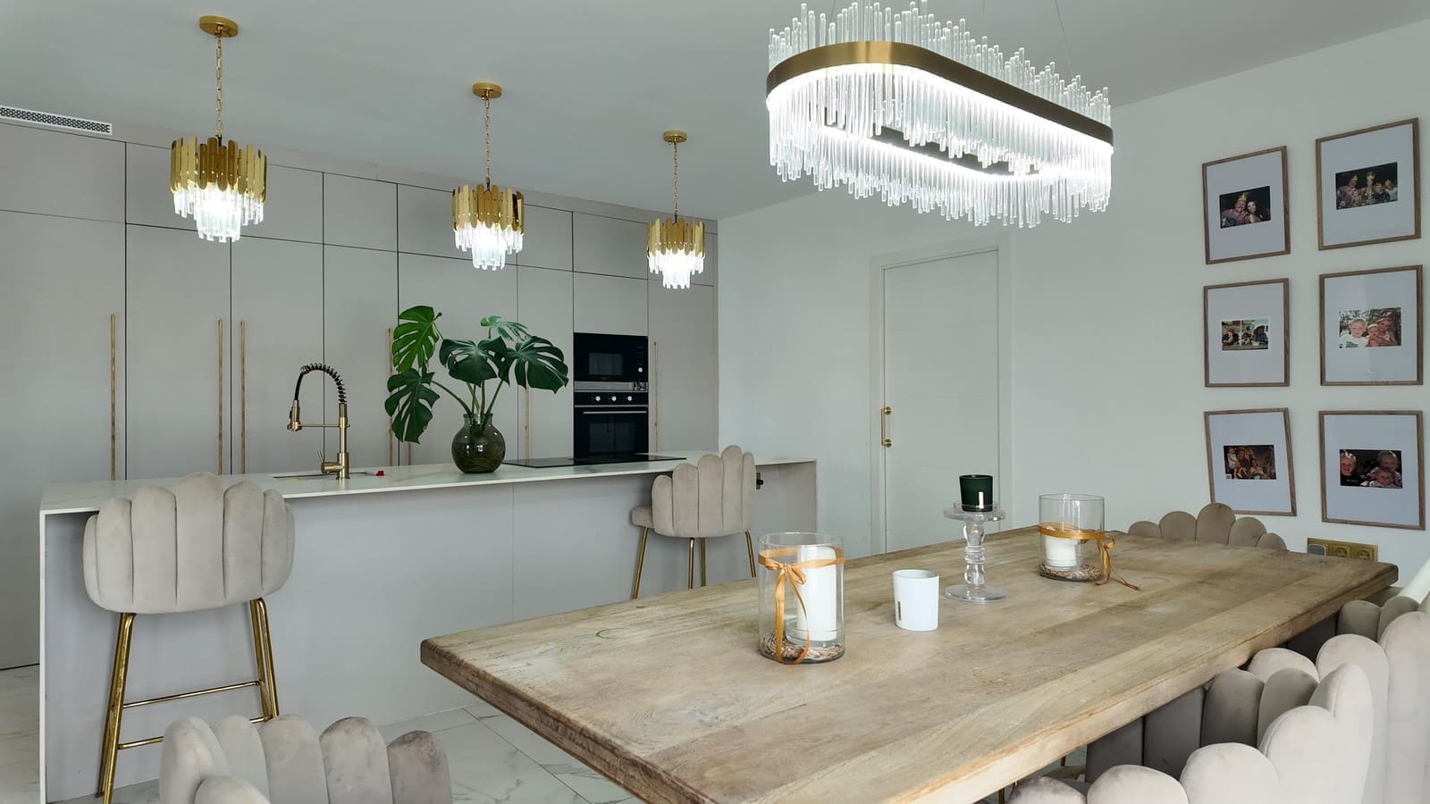 6 soveværelse Rækkehus til salg i Filipinas med swimmingpool garage - € 695.000 (Ref: 9966669)