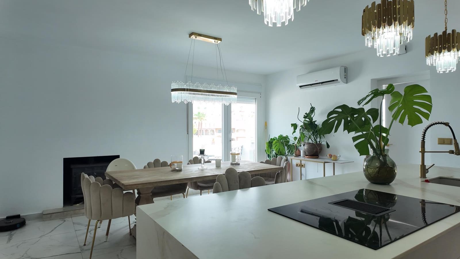 6 soveværelse Rækkehus til salg i Filipinas med swimmingpool garage - € 695.000 (Ref: 9966669)