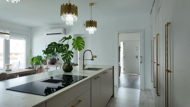 6 soverom Rekkehus til salgs i Las Filipinas med svømmebasseng garasje - € 695 000 (Ref: 9966669)