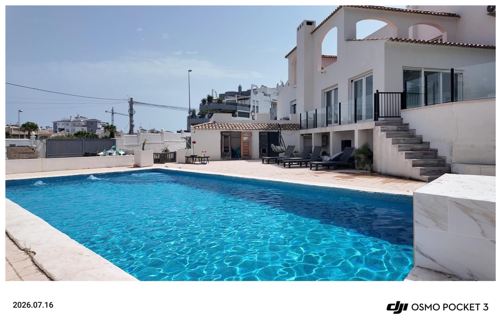 6 soveværelse Rækkehus til salg i Filipinas med swimmingpool garage - € 695.000 (Ref: 9966669)