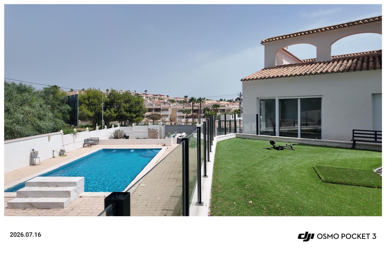 6 soveværelse Rækkehus til salg i Filipinas med swimmingpool garage - € 695.000 (Ref: 9966669)