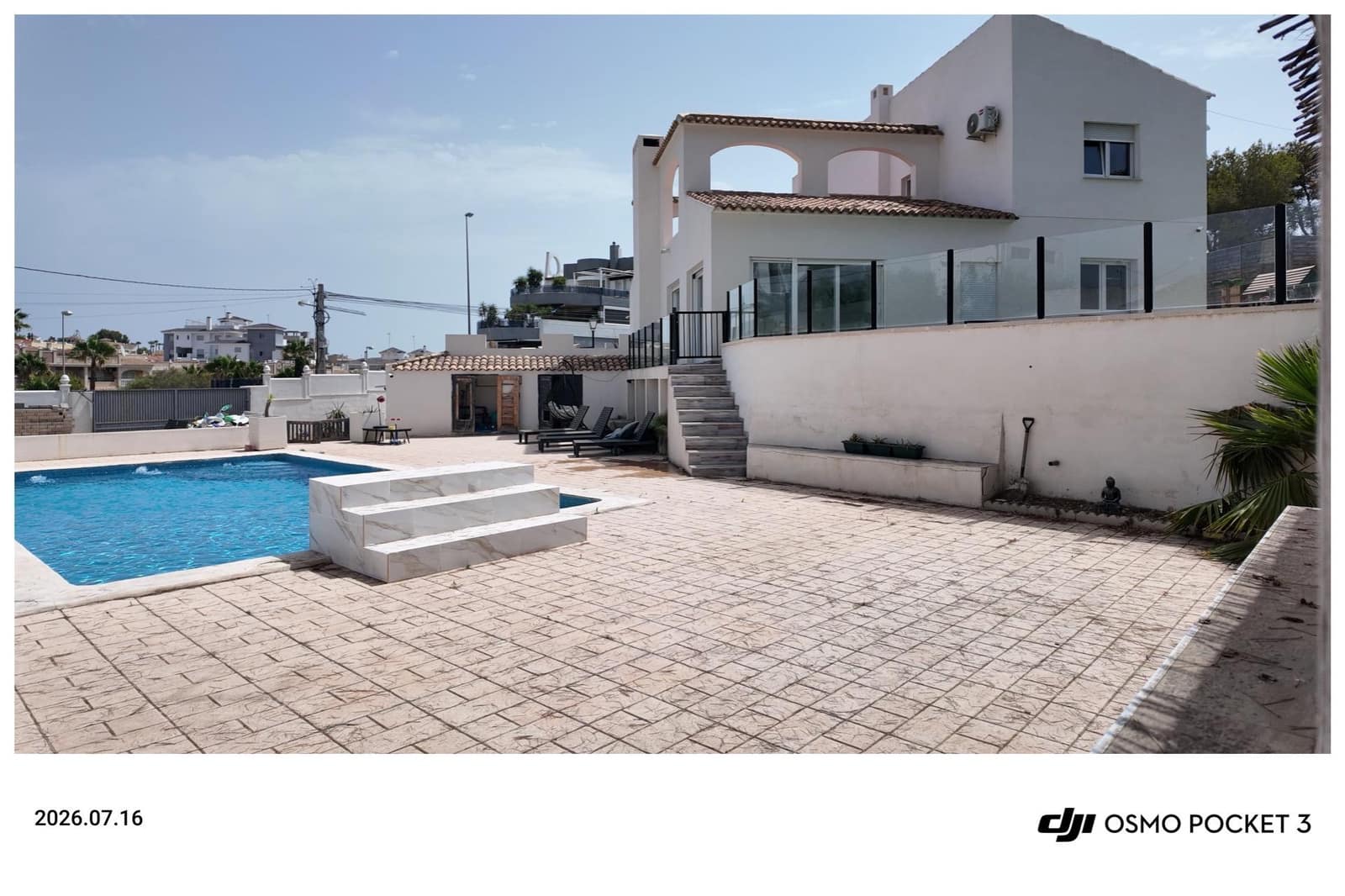 6 soveværelse Rækkehus til salg i Filipinas med swimmingpool garage - € 695.000 (Ref: 9966669)