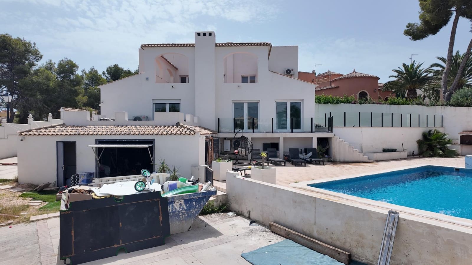 6 soveværelse Rækkehus til salg i Filipinas med swimmingpool garage - € 695.000 (Ref: 9966669)