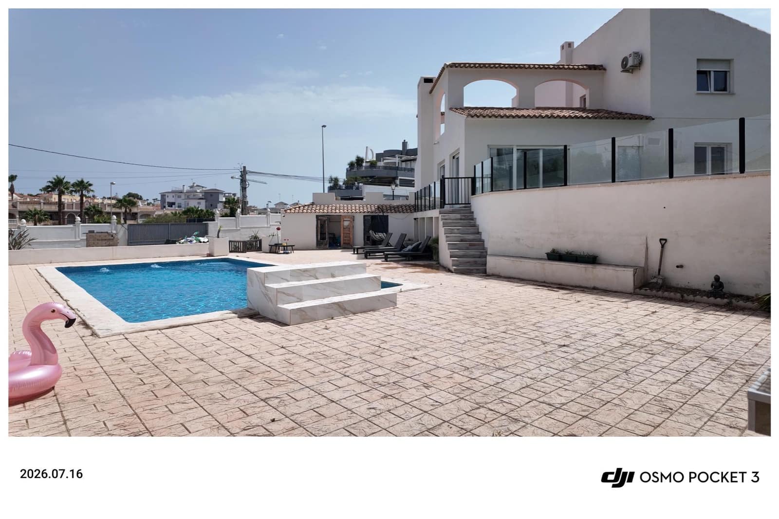 6 soveværelse Rækkehus til salg i Filipinas med swimmingpool garage - € 695.000 (Ref: 9966669)