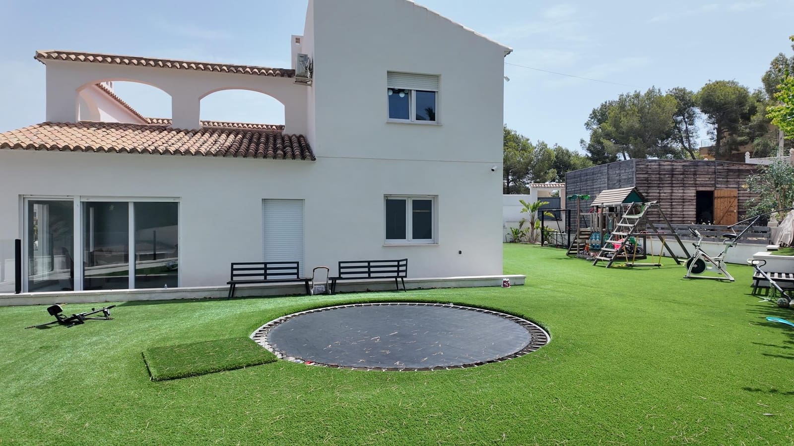 6 soveværelse Rækkehus til salg i Filipinas med swimmingpool garage - € 695.000 (Ref: 9966669)
