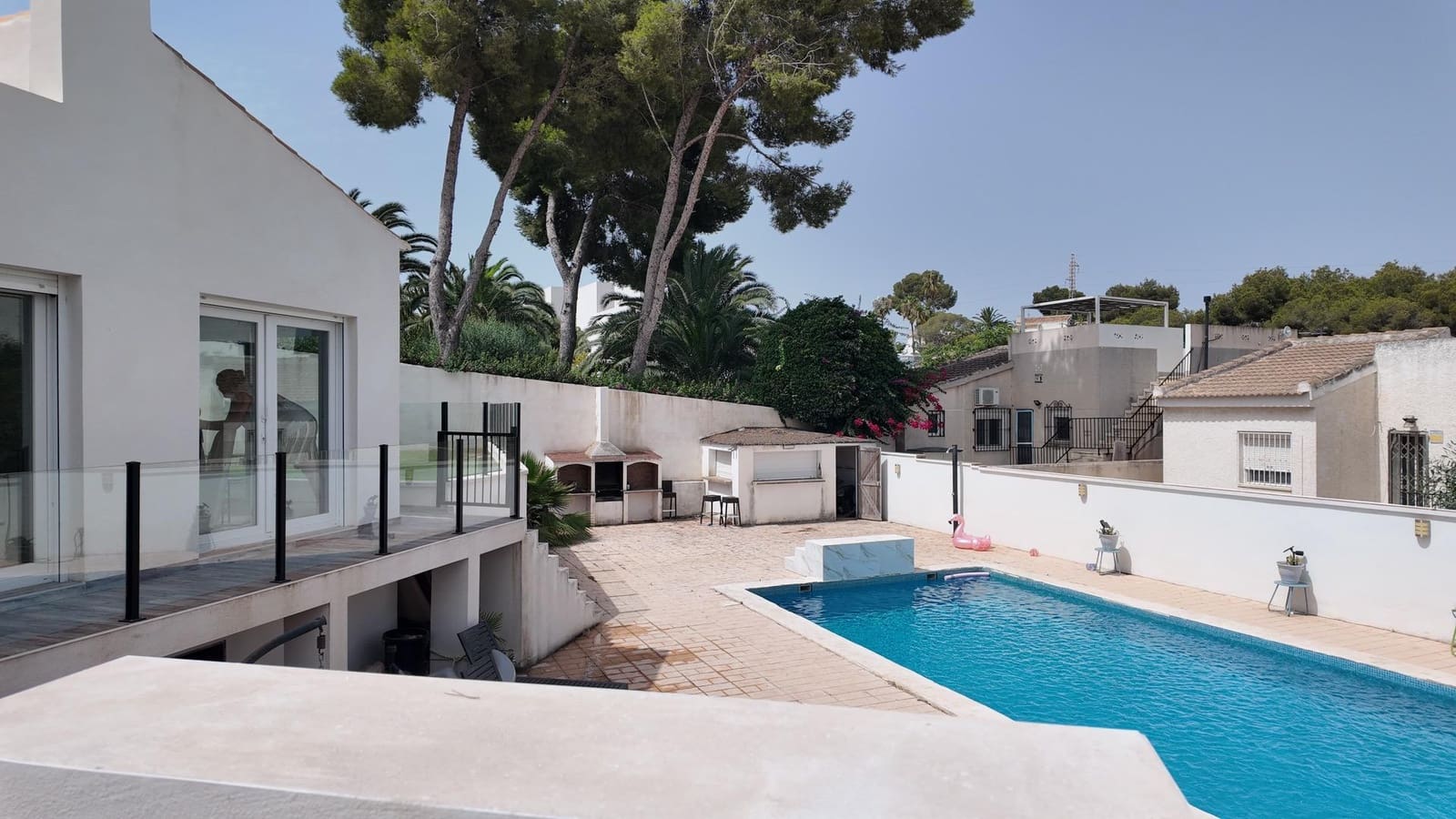 6 soveværelse Rækkehus til salg i Filipinas med swimmingpool garage - € 695.000 (Ref: 9966669)