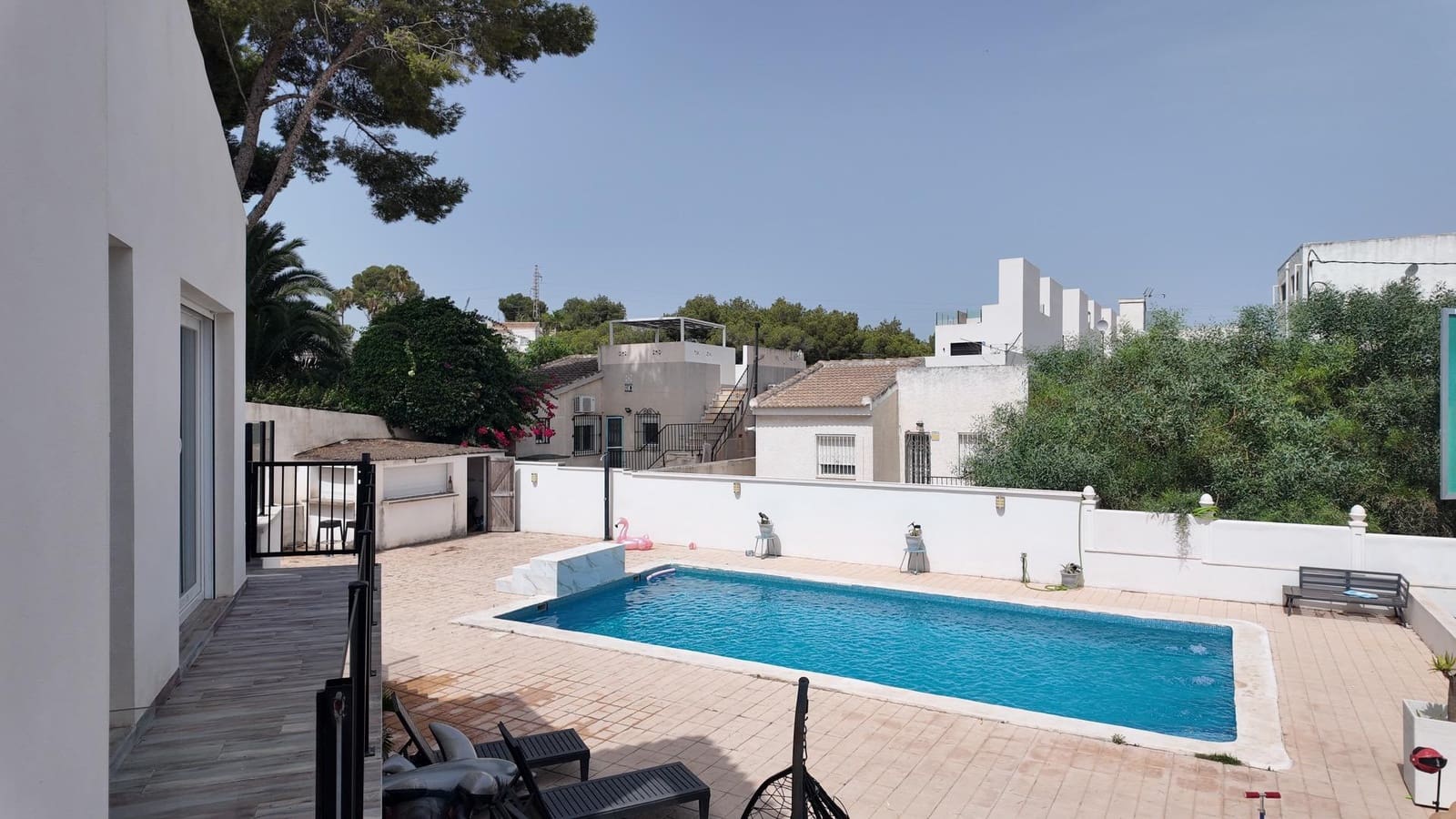 6 soveværelse Rækkehus til salg i Filipinas med swimmingpool garage - € 695.000 (Ref: 9966669)