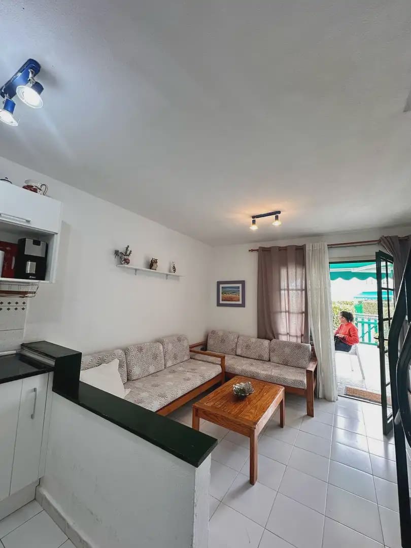 Bungalow de 2 chambres à louer à San Bartolome de Tirajana avec piscine - 1 000 € (Ref: 10001002)