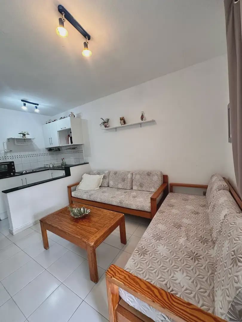 Bungalow de 2 chambres à louer à San Bartolome de Tirajana avec piscine - 1 000 € (Ref: 10001002)