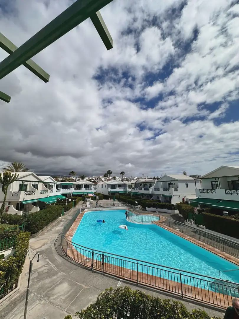 Bungalow de 2 chambres à louer à San Bartolome de Tirajana avec piscine - 1 000 € (Ref: 10001002)
