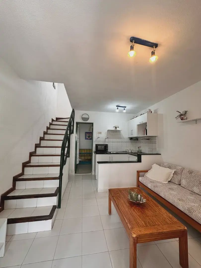 Bungalow de 2 chambres à louer à San Bartolome de Tirajana avec piscine - 1 000 € (Ref: 10001002)