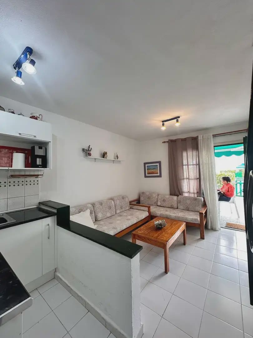 Bungalow de 2 chambres à louer à San Bartolome de Tirajana avec piscine - 1 000 € (Ref: 10001002)