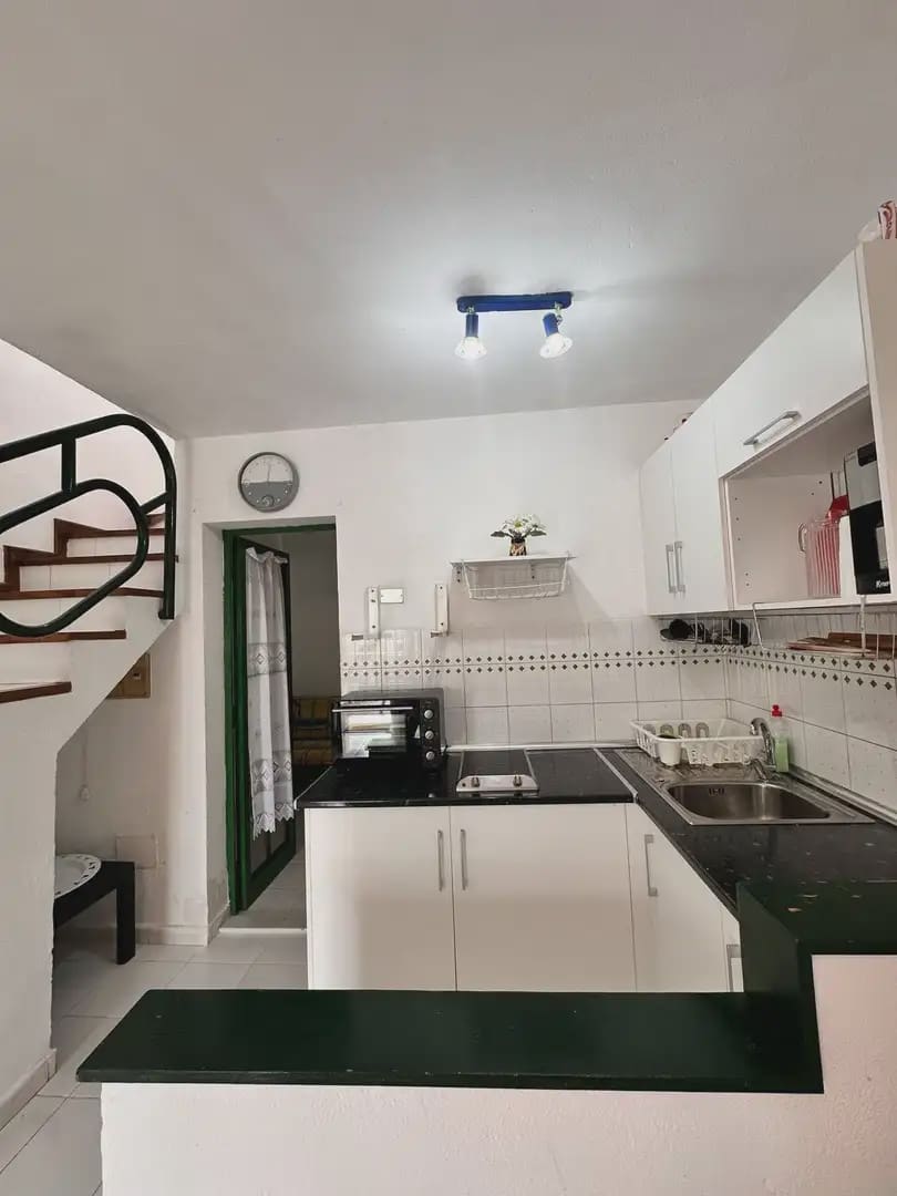 Bungalow de 2 chambres à louer à San Bartolome de Tirajana avec piscine - 1 000 € (Ref: 10001002)