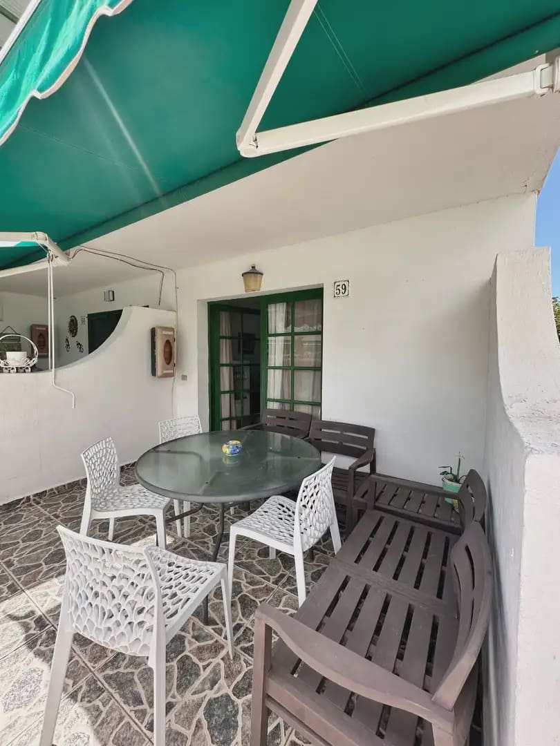 Bungalow de 2 chambres à louer à San Bartolome de Tirajana avec piscine - 1 000 € (Ref: 10001002)