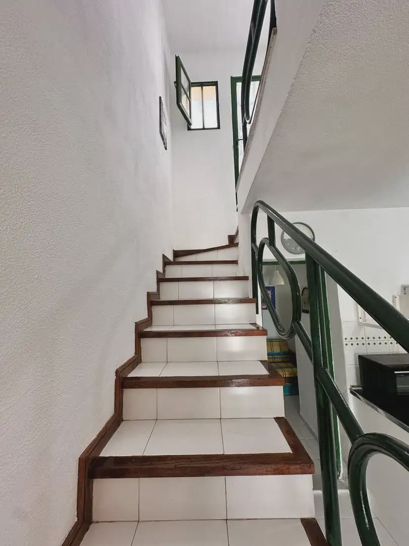 Bungalow de 2 chambres à louer à San Bartolome de Tirajana avec piscine - 1 000 € (Ref: 10001002)