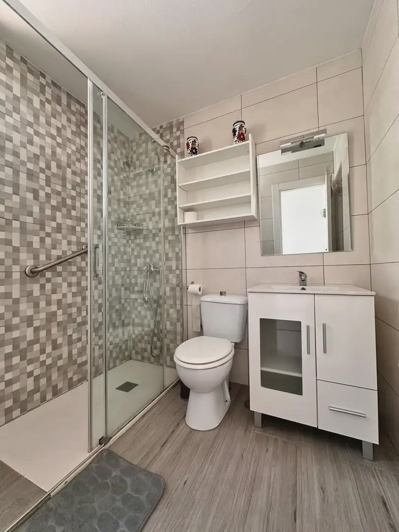 Bungalow de 2 chambres à louer à San Bartolome de Tirajana avec piscine - 1 000 € (Ref: 10001002)