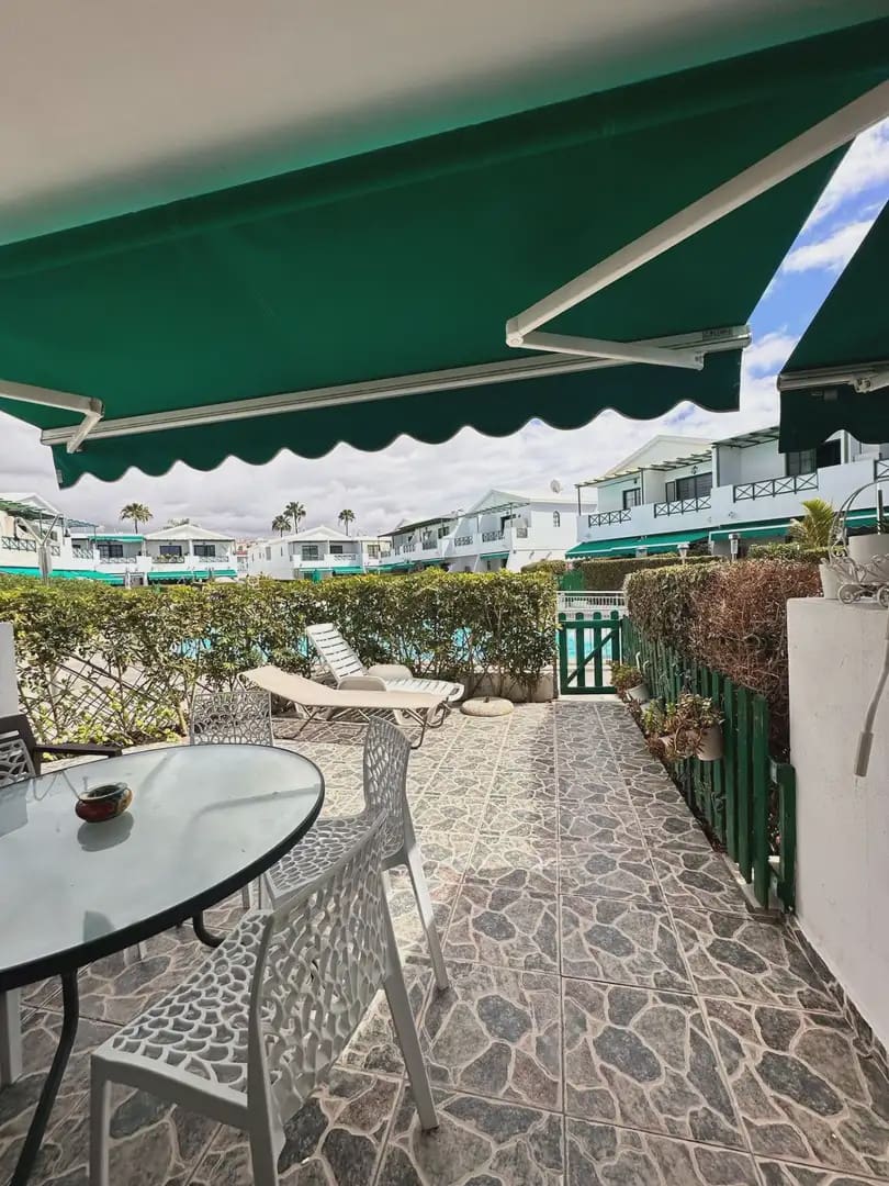 Bungalow de 2 chambres à louer à San Bartolome de Tirajana avec piscine - 1 000 € (Ref: 10001002)