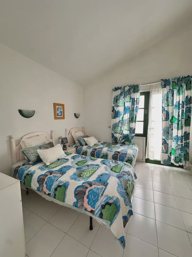 Bungalow de 2 chambres à louer à San Bartolome de Tirajana avec piscine - 1 000 € (Ref: 10001002)
