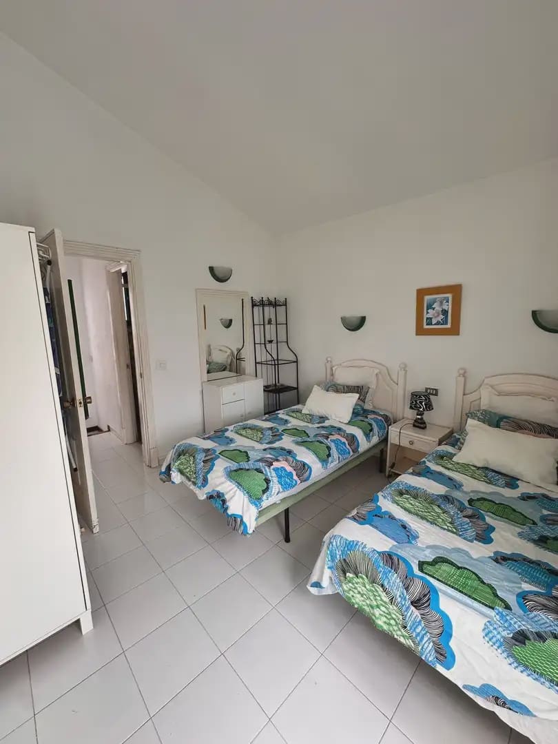 Bungalow de 2 chambres à louer à San Bartolome de Tirajana avec piscine - 1 000 € (Ref: 10001002)