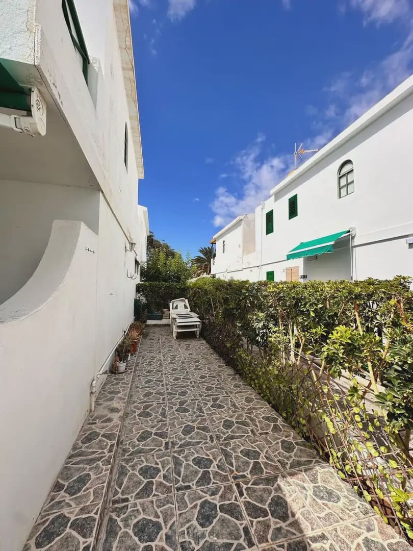 Bungalow de 2 chambres à louer à San Bartolome de Tirajana avec piscine - 1 000 € (Ref: 10001002)