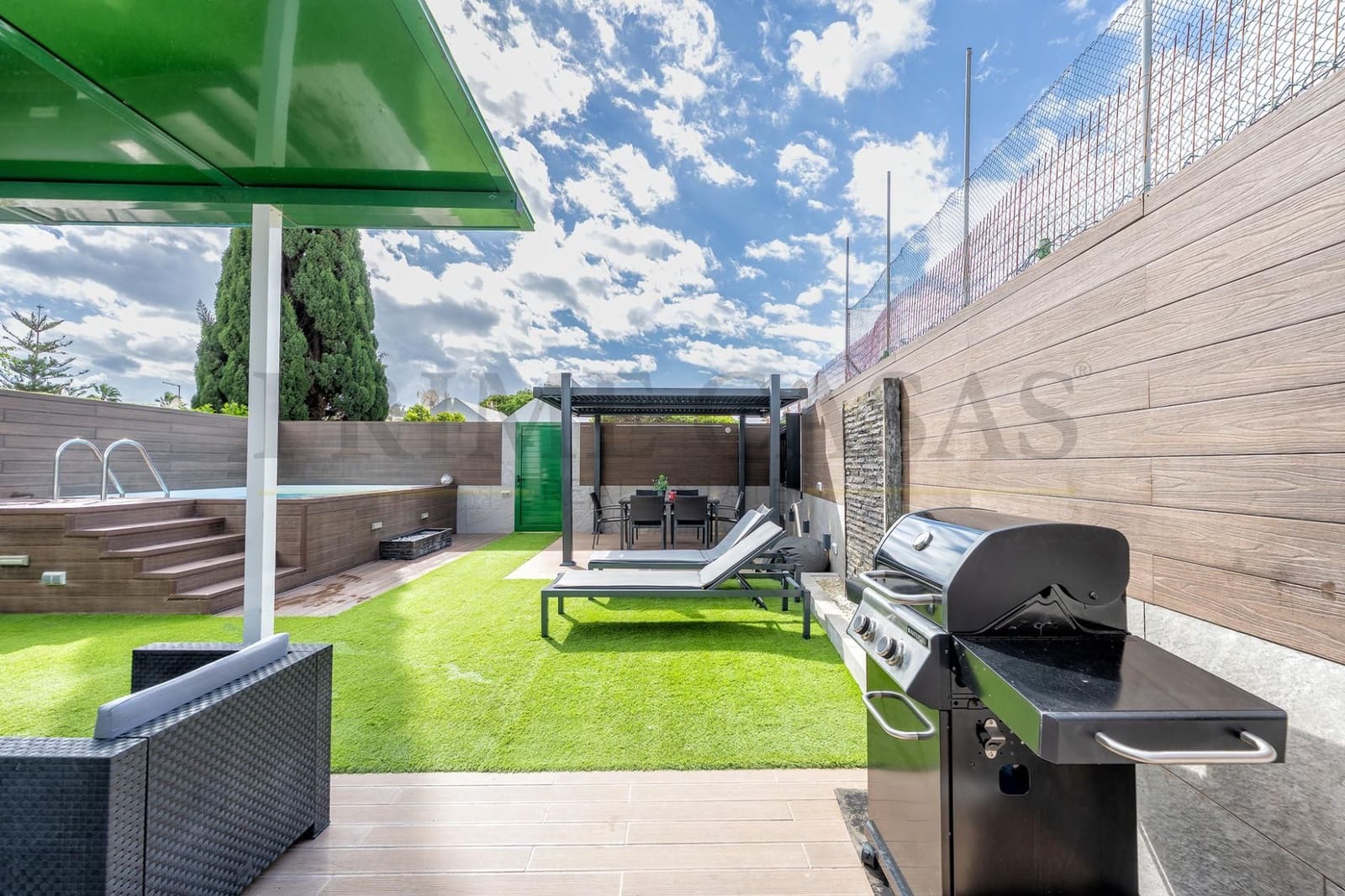 2 slaapkamer Bungalow te koop in San Bartolome de Tirajana met zwembad - € 450.000 (Ref: 9537809)