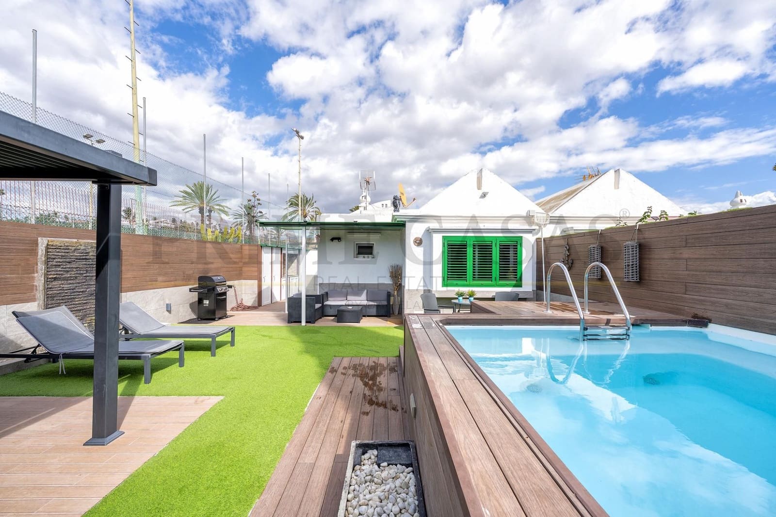 2 slaapkamer Bungalow te koop in San Bartolome de Tirajana met zwembad - € 450.000 (Ref: 9537809)