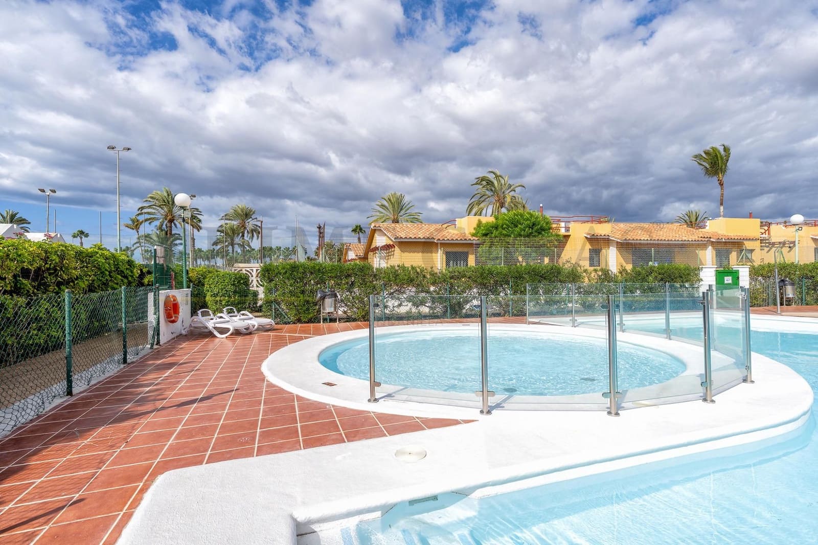 2 slaapkamer Bungalow te koop in San Bartolome de Tirajana met zwembad - € 450.000 (Ref: 9537809)