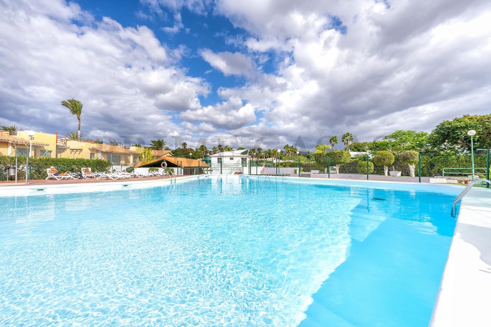 2 slaapkamer Bungalow te koop in San Bartolome de Tirajana met zwembad - € 450.000 (Ref: 9537809)