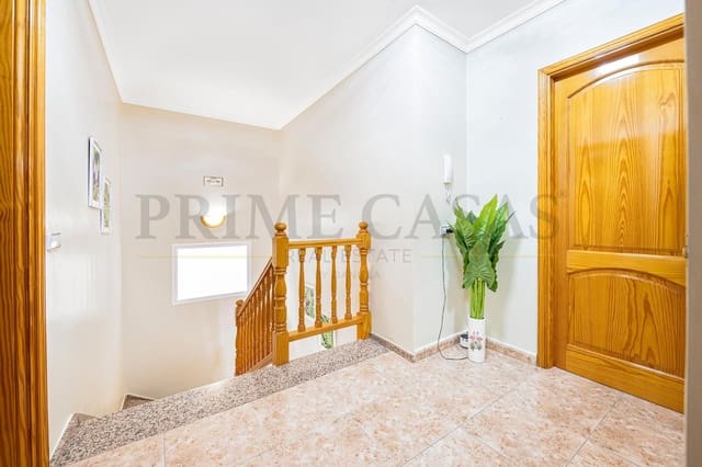 4 sypialnia Dom blizniak na sprzedaż w Vecindario, Santa Lucía de Tirajana z garażem - 380 000 € (Ref: 9537810)