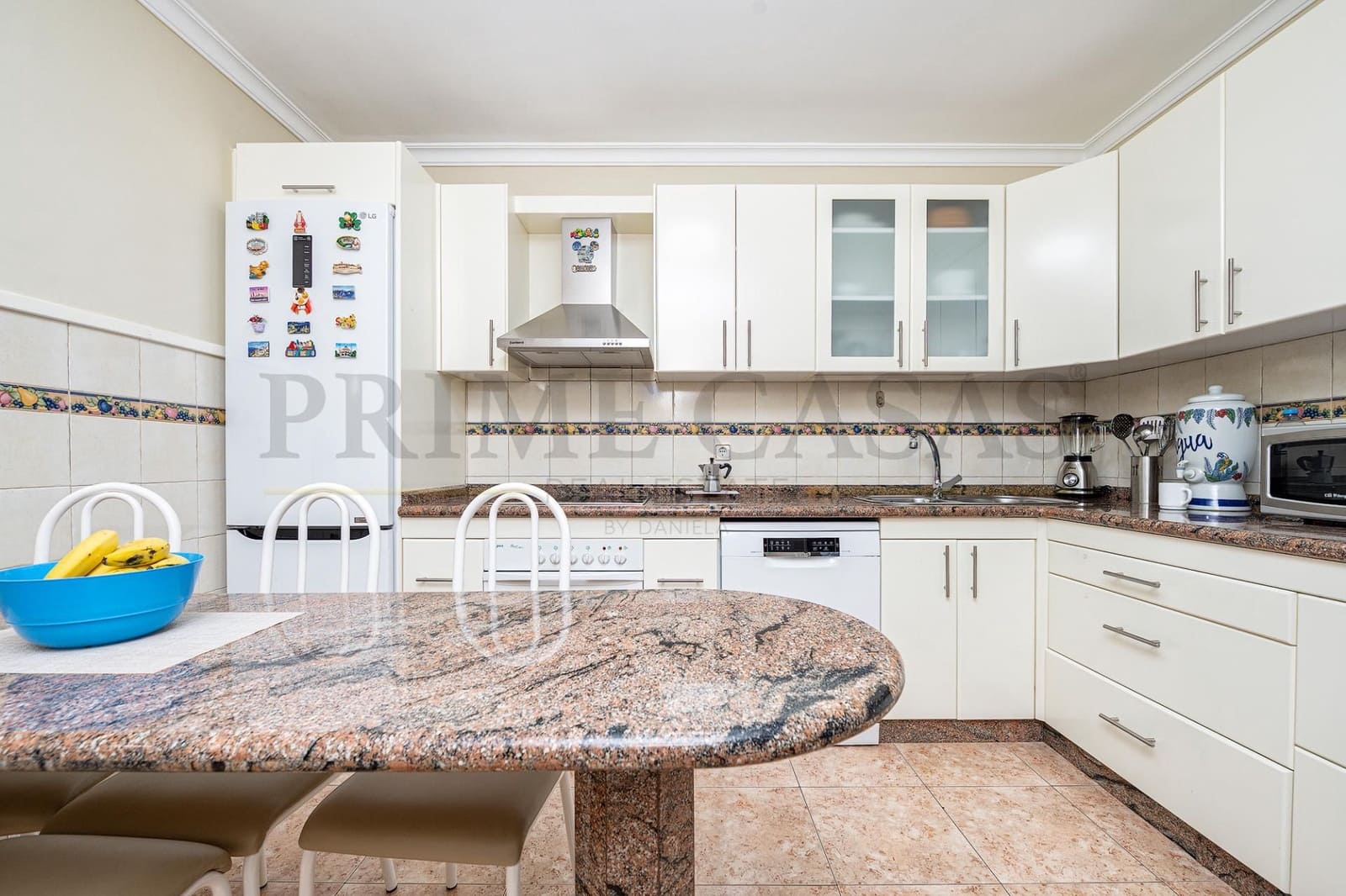 4 sypialnia Dom blizniak na sprzedaż w Santa Lucia de Tirajana z garażem - 380 000 € (Ref: 9537810)