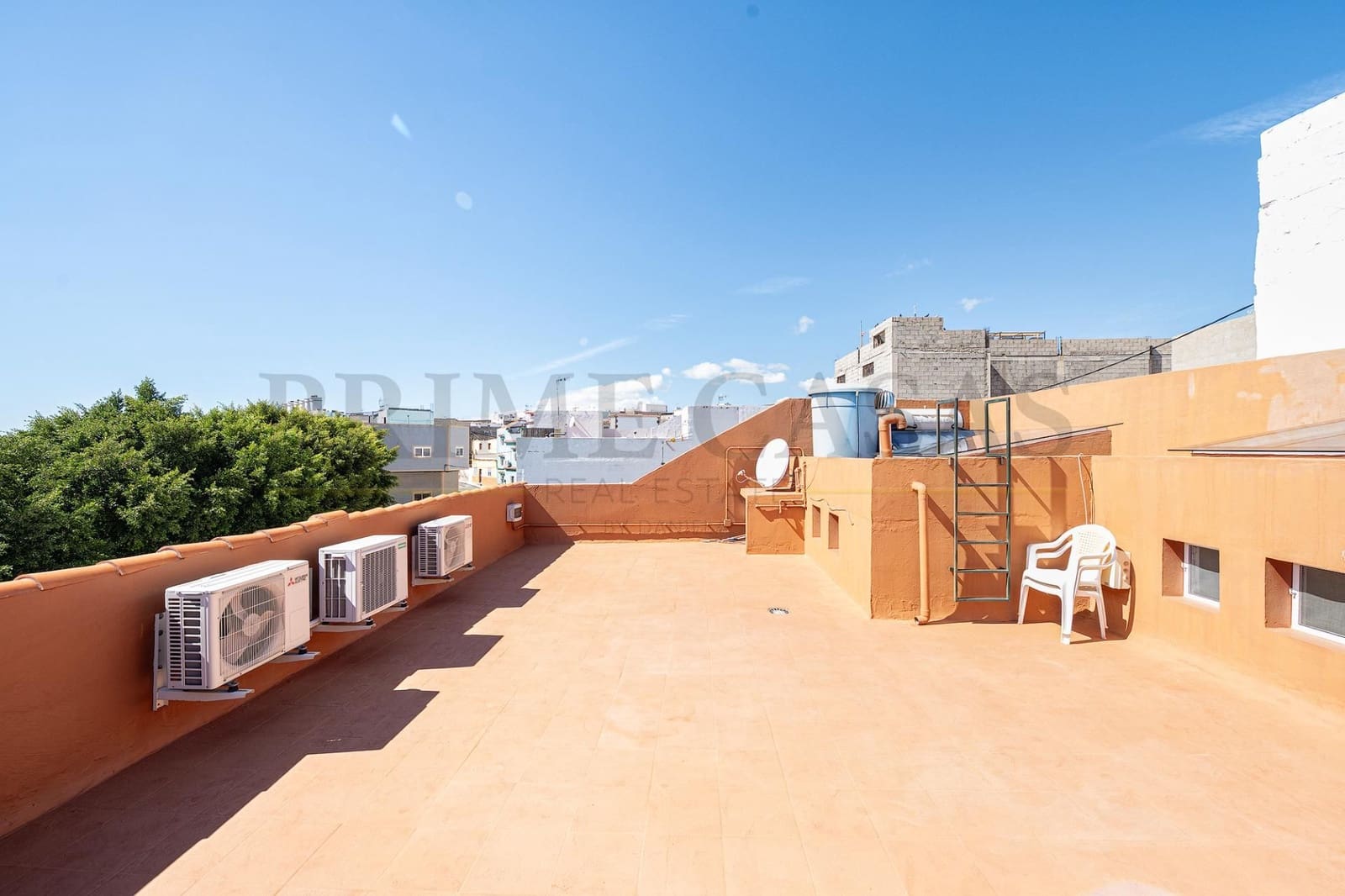 4 sypialnia Dom blizniak na sprzedaż w Santa Lucia de Tirajana z garażem - 380 000 € (Ref: 9537810)