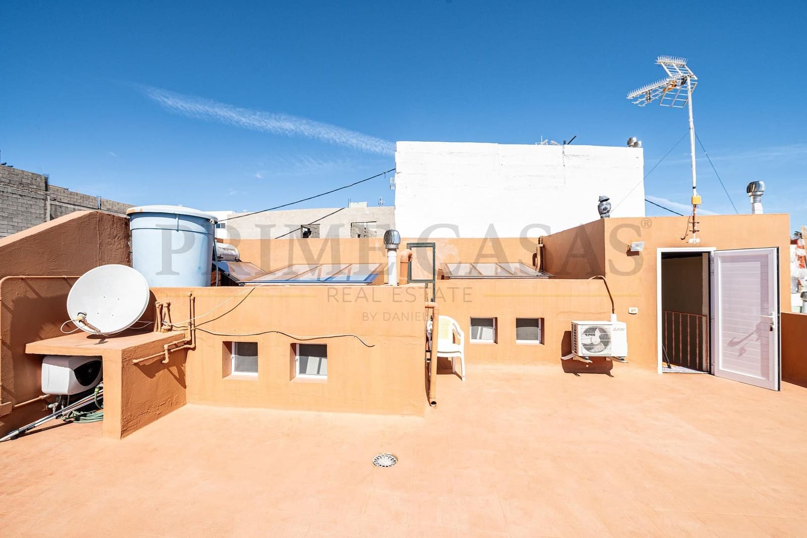 4 sypialnia Dom blizniak na sprzedaż w Santa Lucia de Tirajana z garażem - 380 000 € (Ref: 9537810)