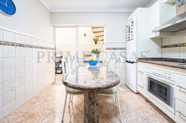 4 sypialnia Dom blizniak na sprzedaż w Vecindario, Santa Lucía de Tirajana z garażem - 380 000 € (Ref: 9537810)