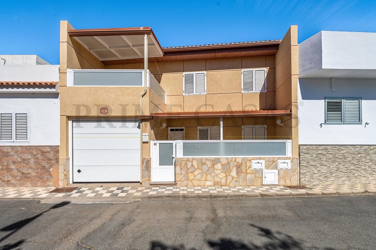 4 sypialnia Dom blizniak na sprzedaż w Santa Lucia de Tirajana z garażem - 380 000 € (Ref: 9537810)