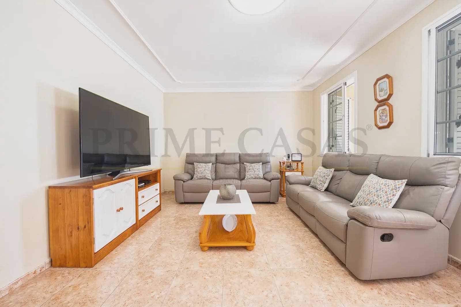4 bedroom Semi-detached Villa for sale in San Bartolome de Tirajana with garage - € 370,000 (Ref: 9537810)
