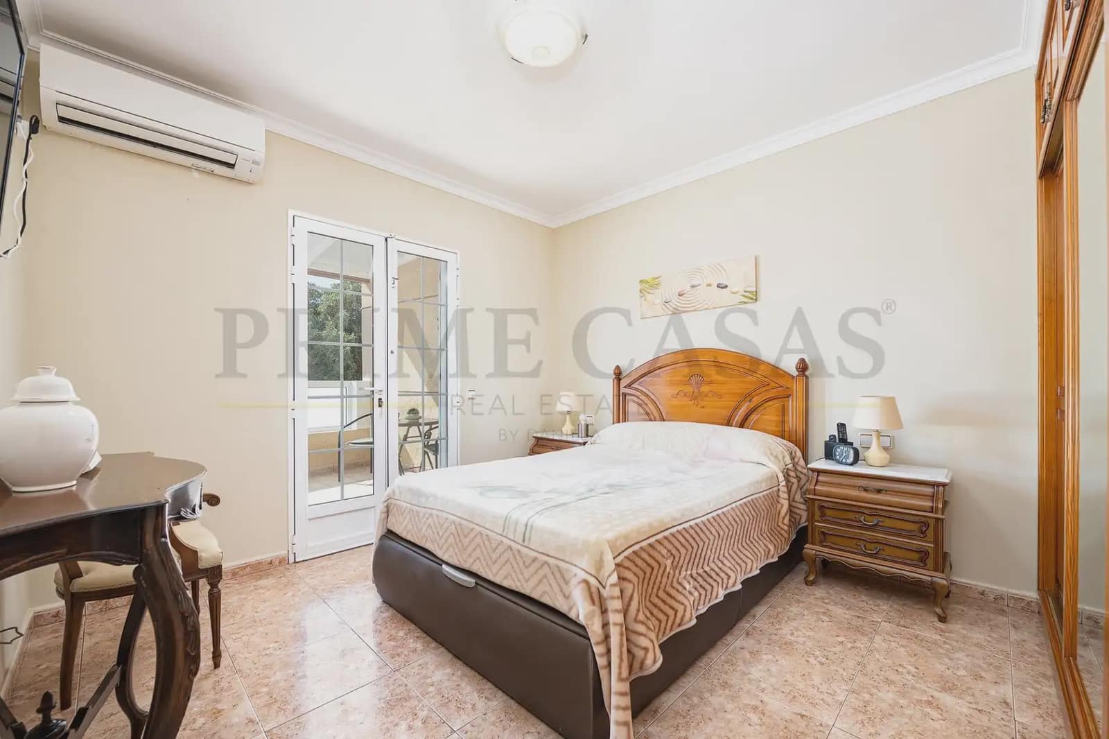 4 bedroom Semi-detached Villa for sale in San Bartolome de Tirajana with garage - € 370,000 (Ref: 9537810)