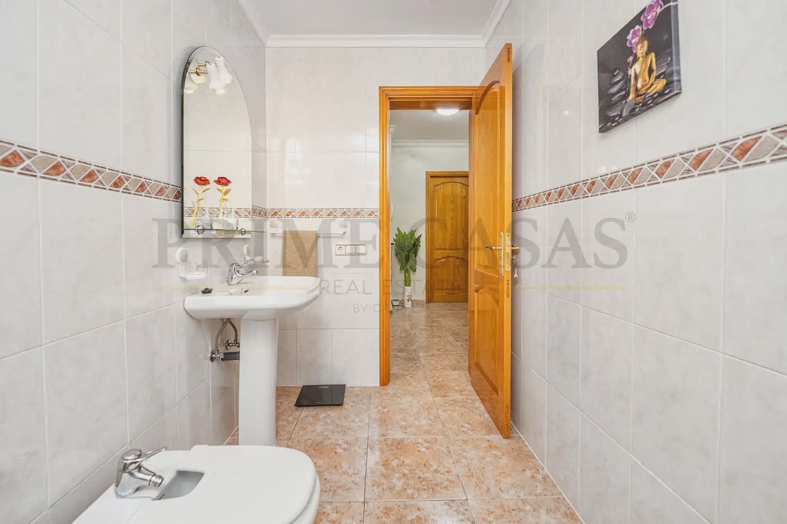 4 bedroom Semi-detached Villa for sale in San Bartolome de Tirajana with garage - € 370,000 (Ref: 9537810)