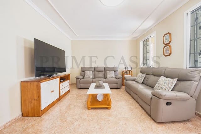 Pareado de 4 habitaciones en Vecindario, Santa Lucía de Tirajana en venta con garaje - 370.000 € (Ref: 9537810)