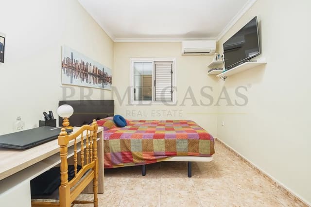Pareado de 4 habitaciones en Vecindario, Santa Lucía de Tirajana en venta con garaje - 370.000 € (Ref: 9537810)