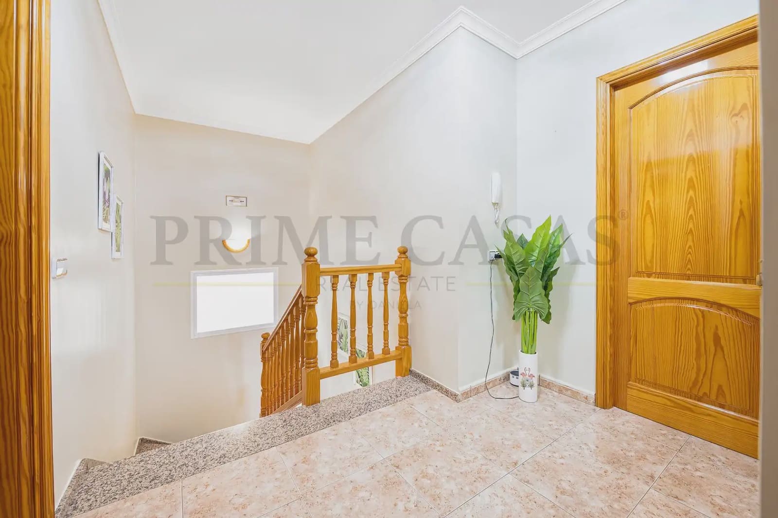 4 bedroom Semi-detached Villa for sale in San Bartolome de Tirajana with garage - € 370,000 (Ref: 9537810)