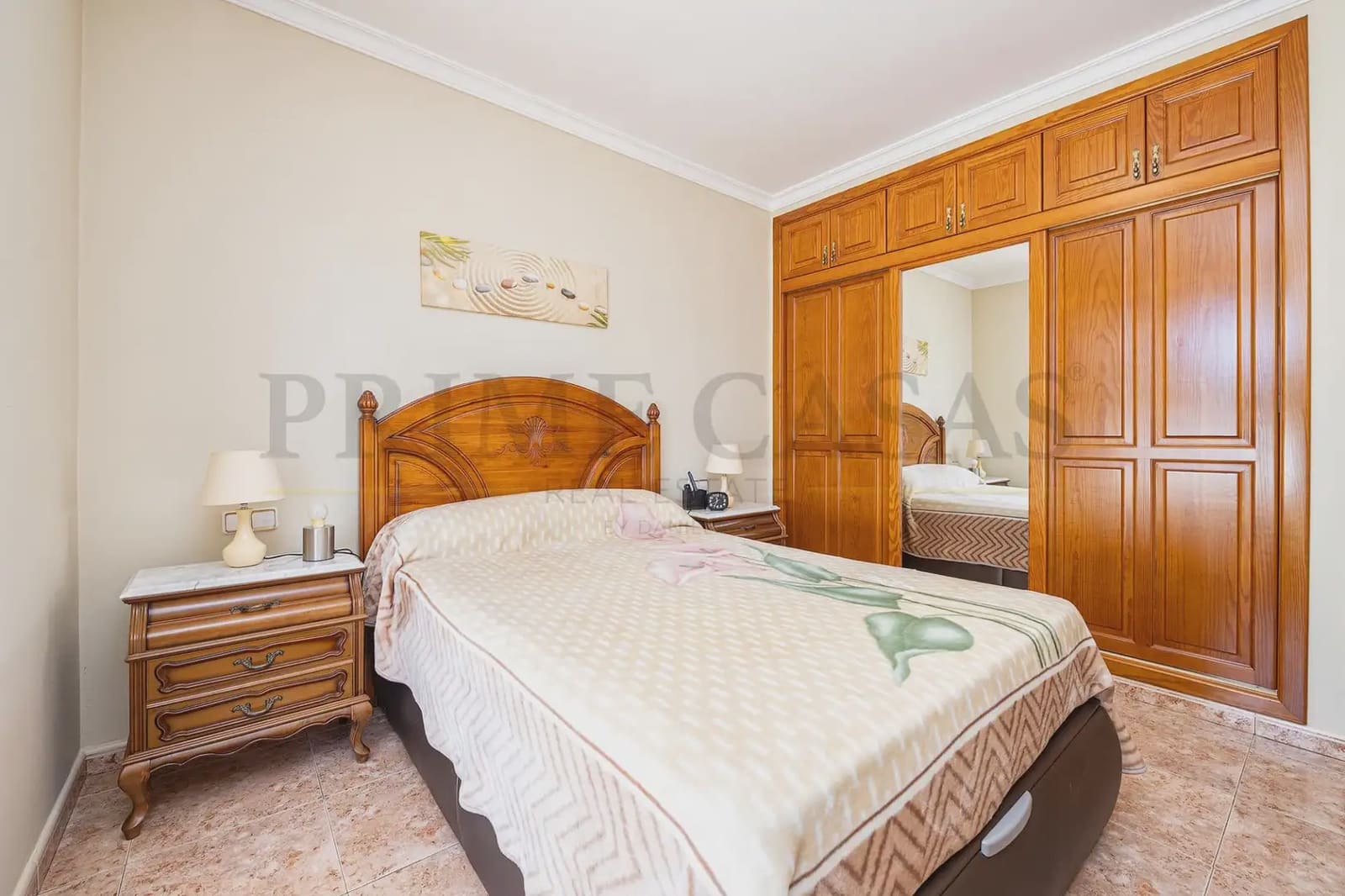 4 bedroom Semi-detached Villa for sale in San Bartolome de Tirajana with garage - € 370,000 (Ref: 9537810)