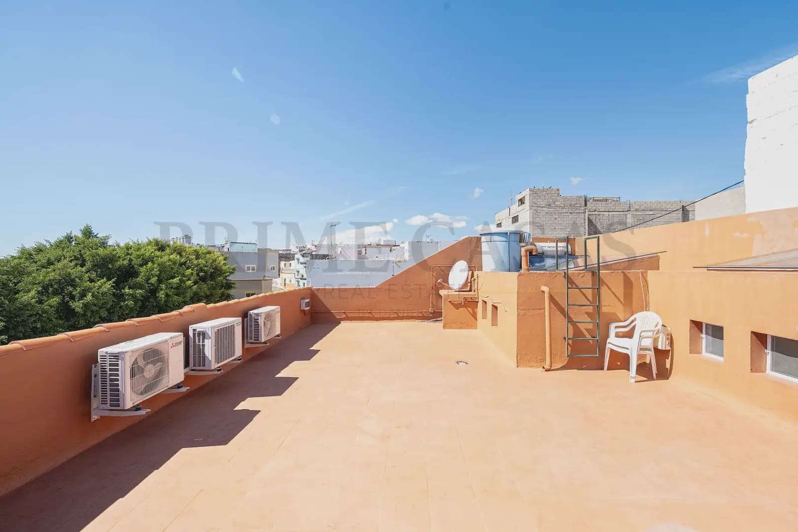 4 bedroom Semi-detached Villa for sale in San Bartolome de Tirajana with garage - € 370,000 (Ref: 9537810)