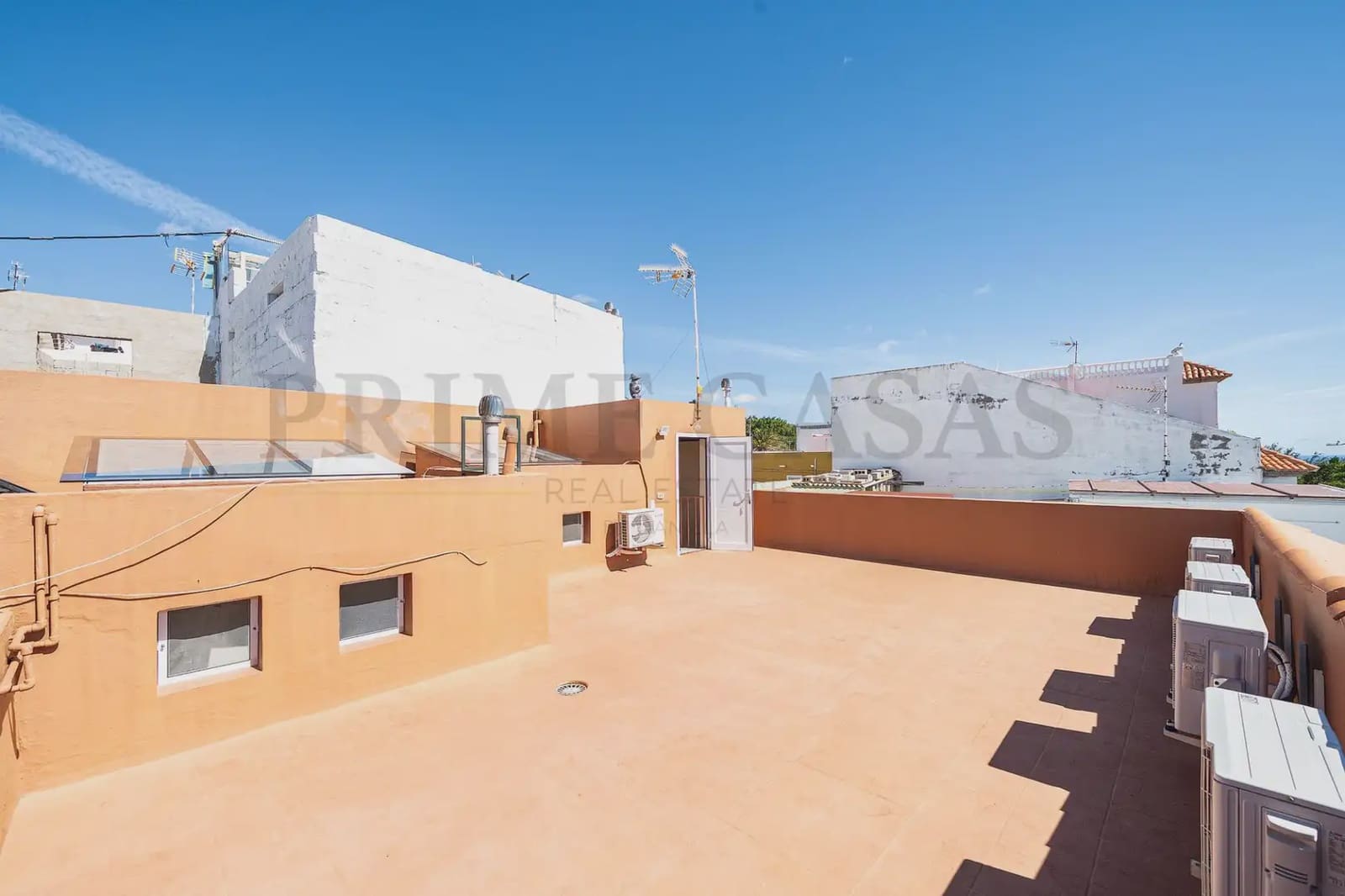 4 bedroom Semi-detached Villa for sale in San Bartolome de Tirajana with garage - € 370,000 (Ref: 9537810)