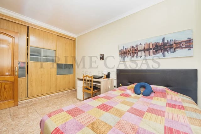 Pareado de 4 habitaciones en Vecindario, Santa Lucía de Tirajana en venta con garaje - 370.000 € (Ref: 9537810)