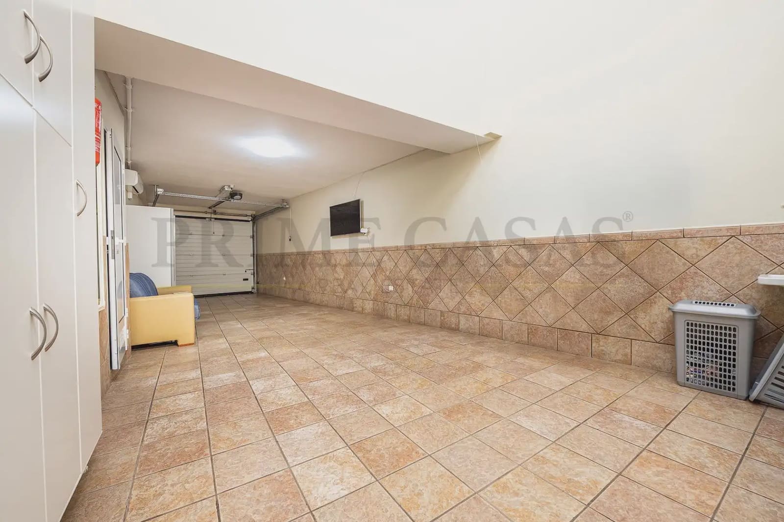 4 bedroom Semi-detached Villa for sale in San Bartolome de Tirajana with garage - € 370,000 (Ref: 9537810)