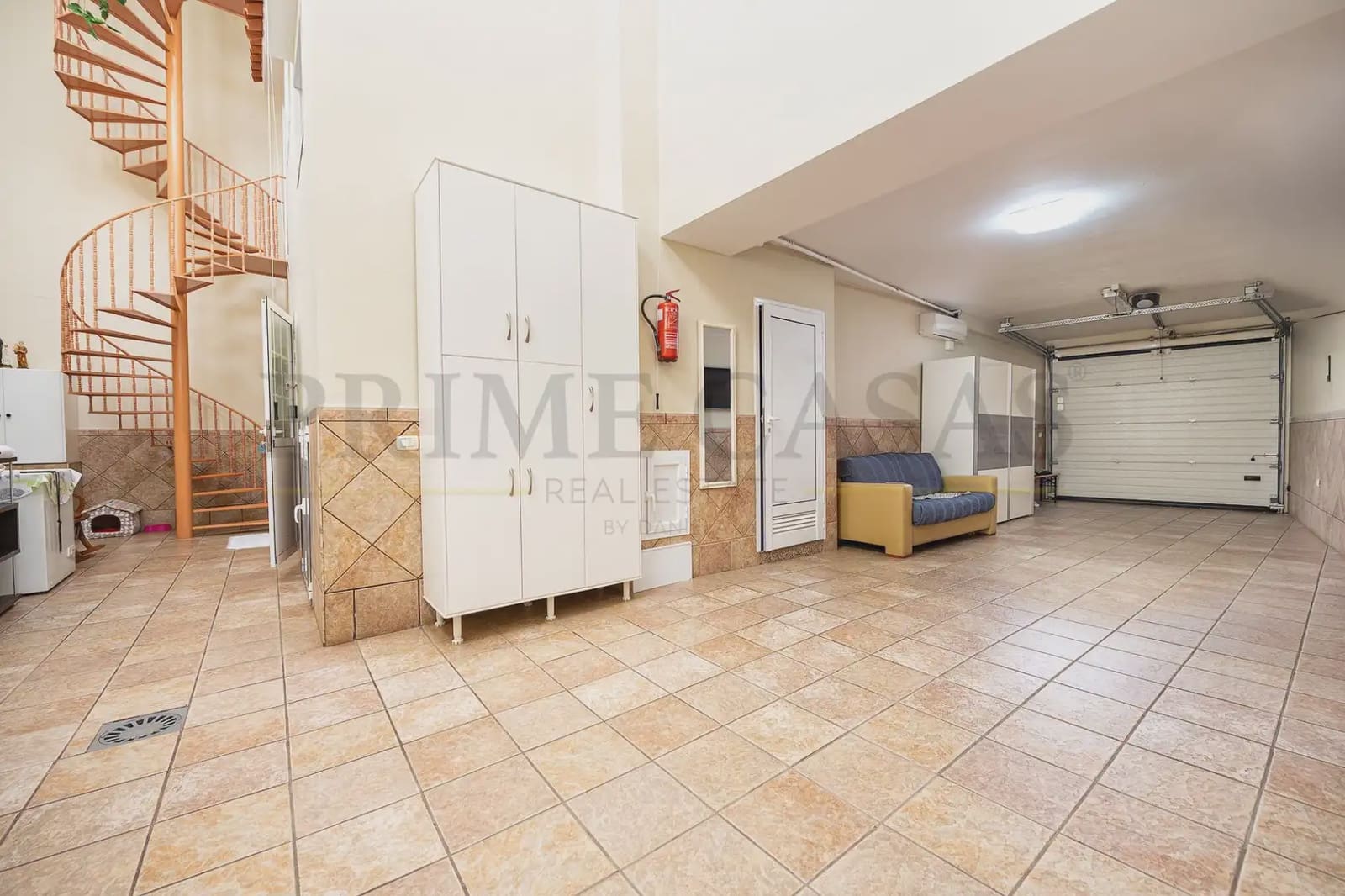 4 bedroom Semi-detached Villa for sale in San Bartolome de Tirajana with garage - € 370,000 (Ref: 9537810)