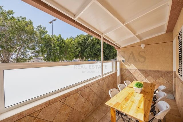 Pareado de 4 habitaciones en Vecindario, Santa Lucía de Tirajana en venta con garaje - 370.000 € (Ref: 9537810)