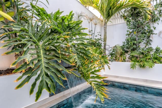 3 slaapkamer Bungalow te koop in Playa del Inglés, San Bartolomé de Tirajana met zwembad - € 1.390.000 (Ref: 9540657)