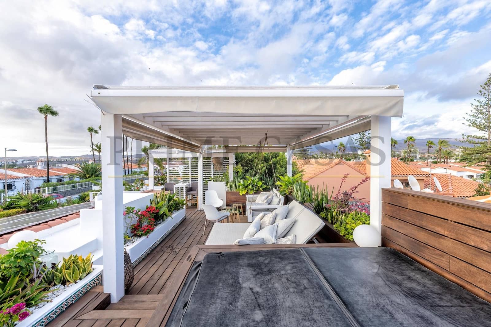 3 slaapkamer Bungalow te koop in San Bartolome de Tirajana met zwembad - € 1.390.000 (Ref: 9540657)